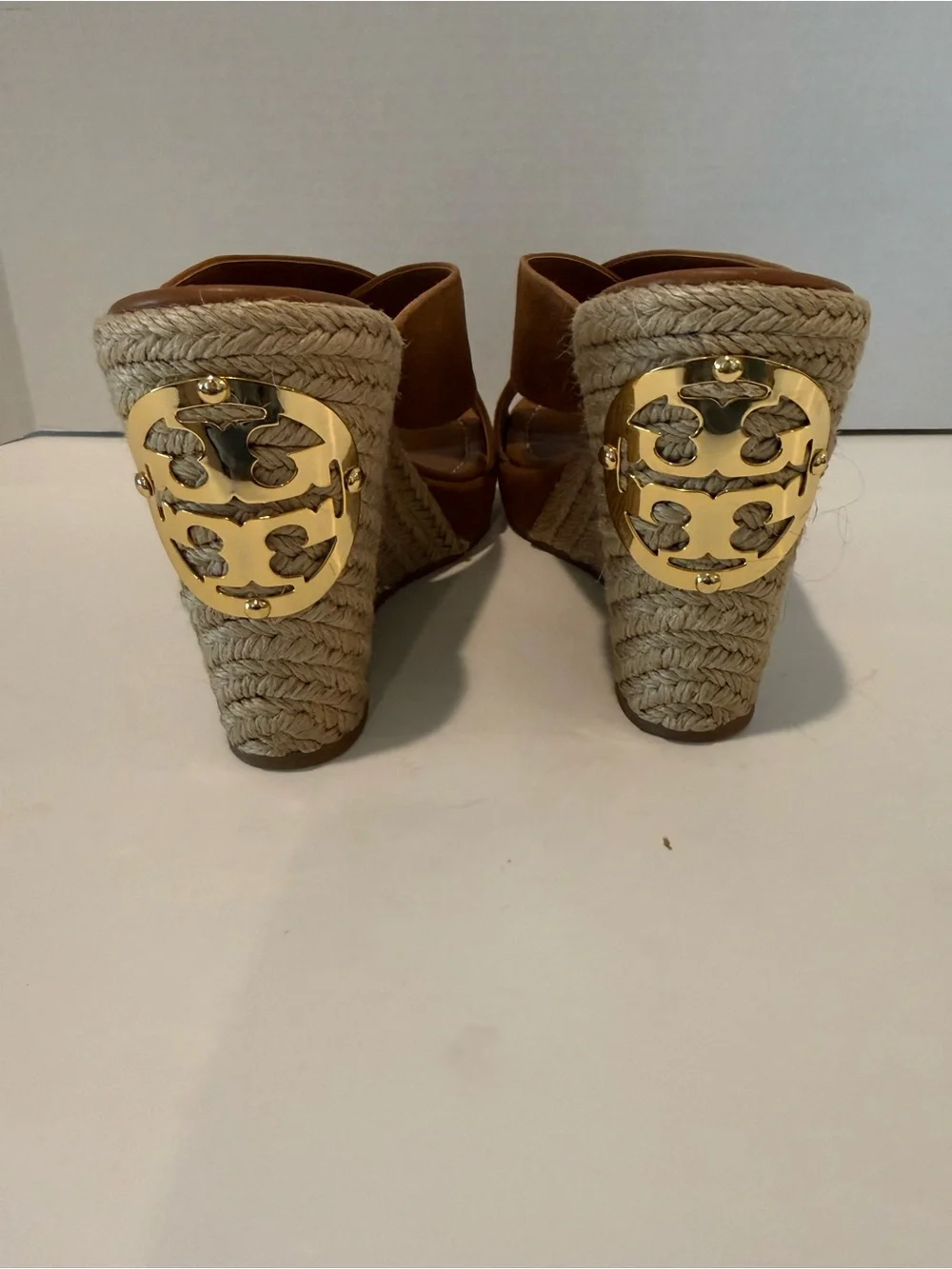Tory Burch Bailey Espadrille Wedge Sandals 11 Brown Suede Gold Logo High Wedge
